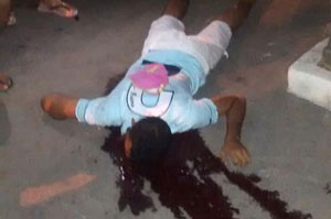 Francisco Jardel Alves de Oliveira ao chão após ser atingido por disparo de arma de fogo