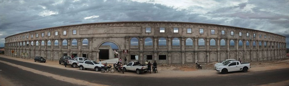 Foto panorâmica do Coliseu de Alto Santo - Ceará