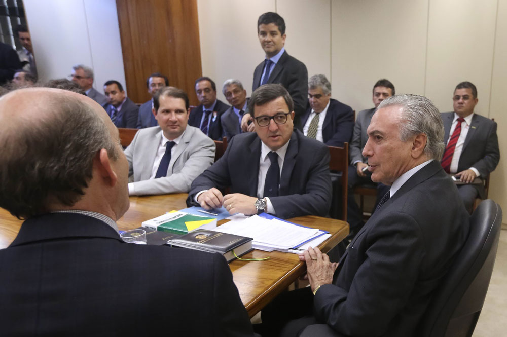 Reunião com o Vice-presidente Michel Temer os deputados Danilo Forte, Sergio Souza e prefeitos