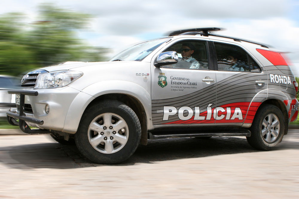 Carro personalizado com arte da Polícia do Governo do Estado do Ceará