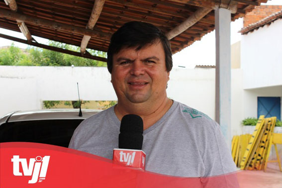 Aristides Lima dando entrevista à TVJ1