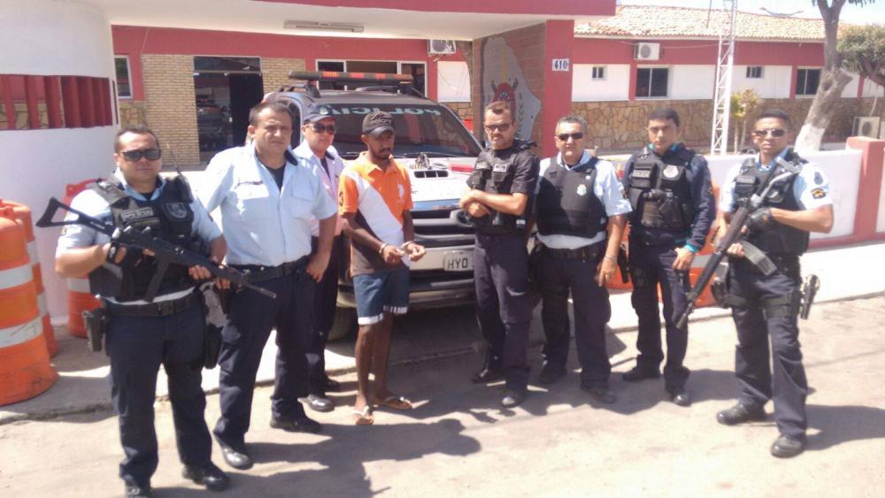 Prisão de traficantes por policiais de Jaguaribe