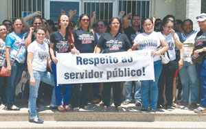 Protesto de servidores da Educação em Limoeiro do Norte-CE